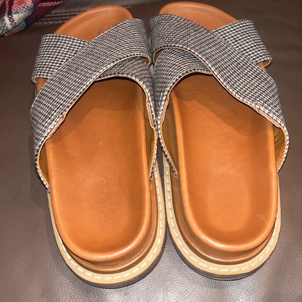 ALOHAS Brown Leather Footbed Houndstooth Crisscross Sandals - Picture 2 of 7